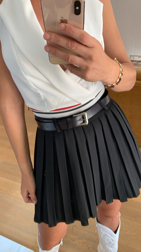 Falda plisada negra