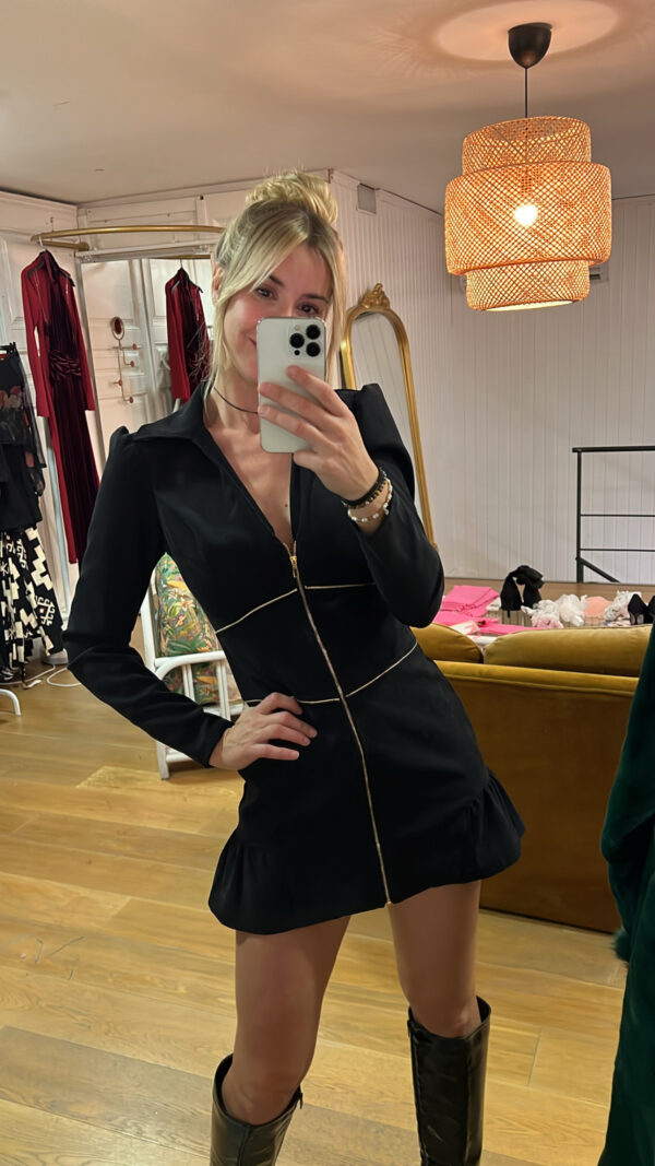 Vestido negro con cintura