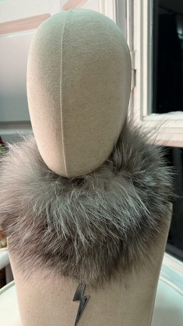 Cuello mapache visón y blanco