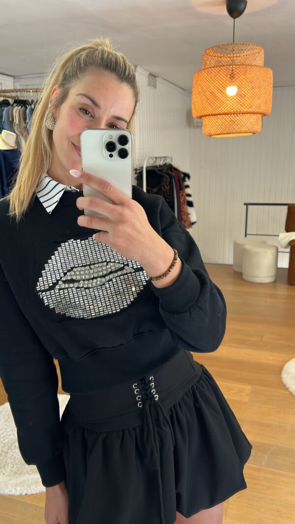 Sudadera crop Kiss negra