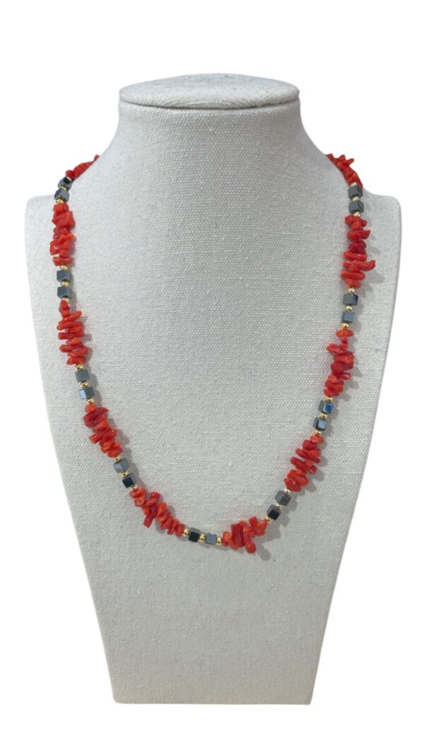 Collar coral y hematite