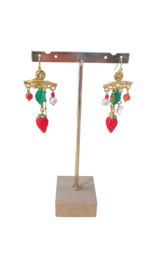 Pendientes fresitas dorados