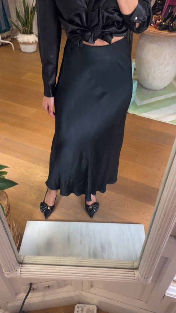 Falda satén black