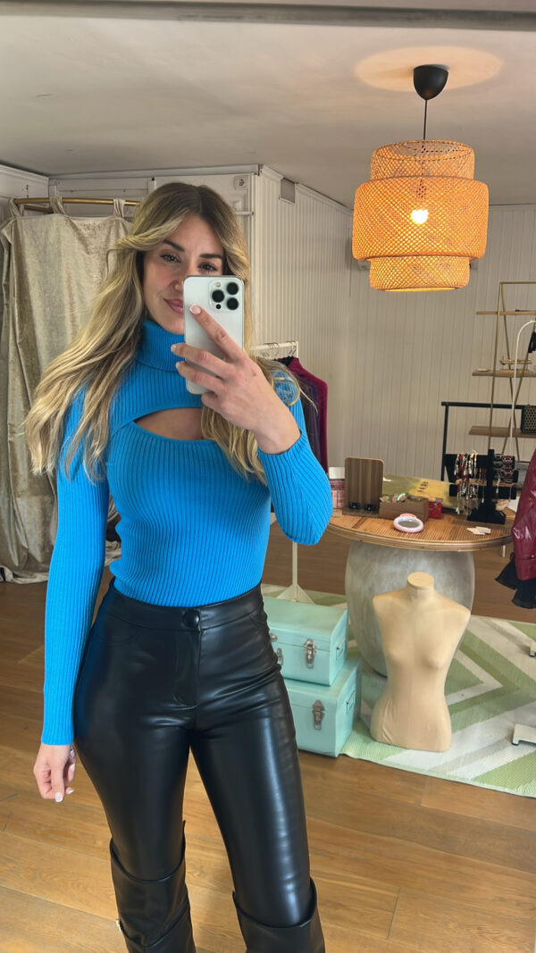 Suéter cut-out azul