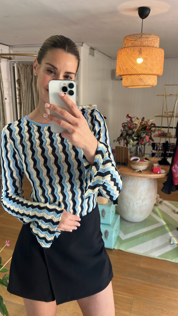 suéter punto estilo misssoni azul