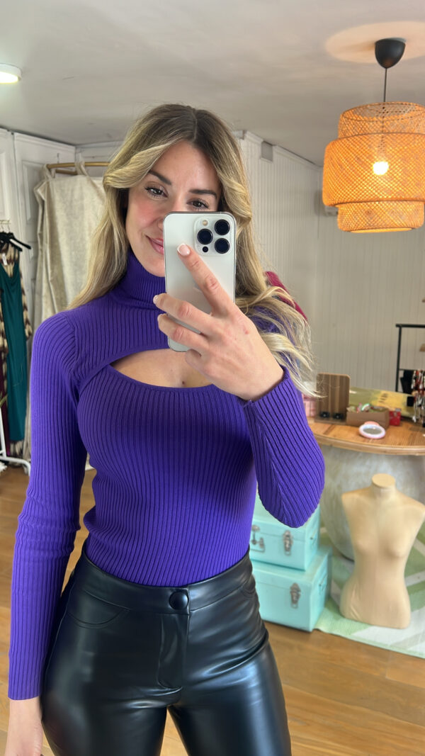 Suéter cut-out violeta