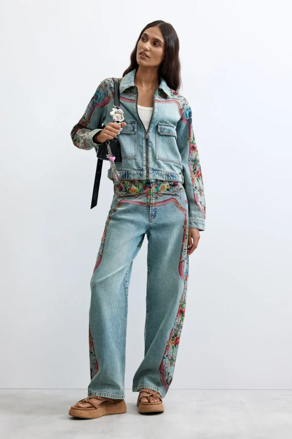pantalón vaquero estampado