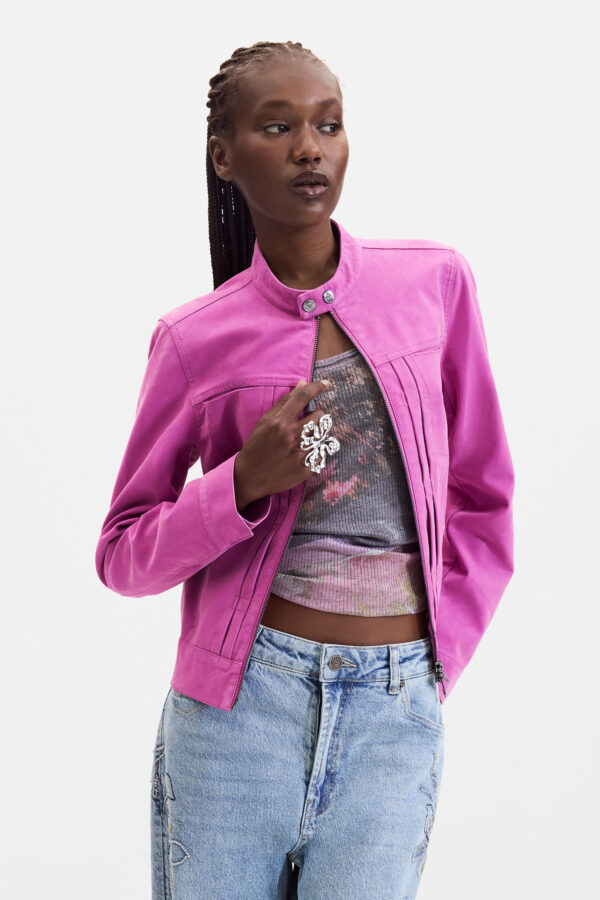 chaqueta efecto piel rosa