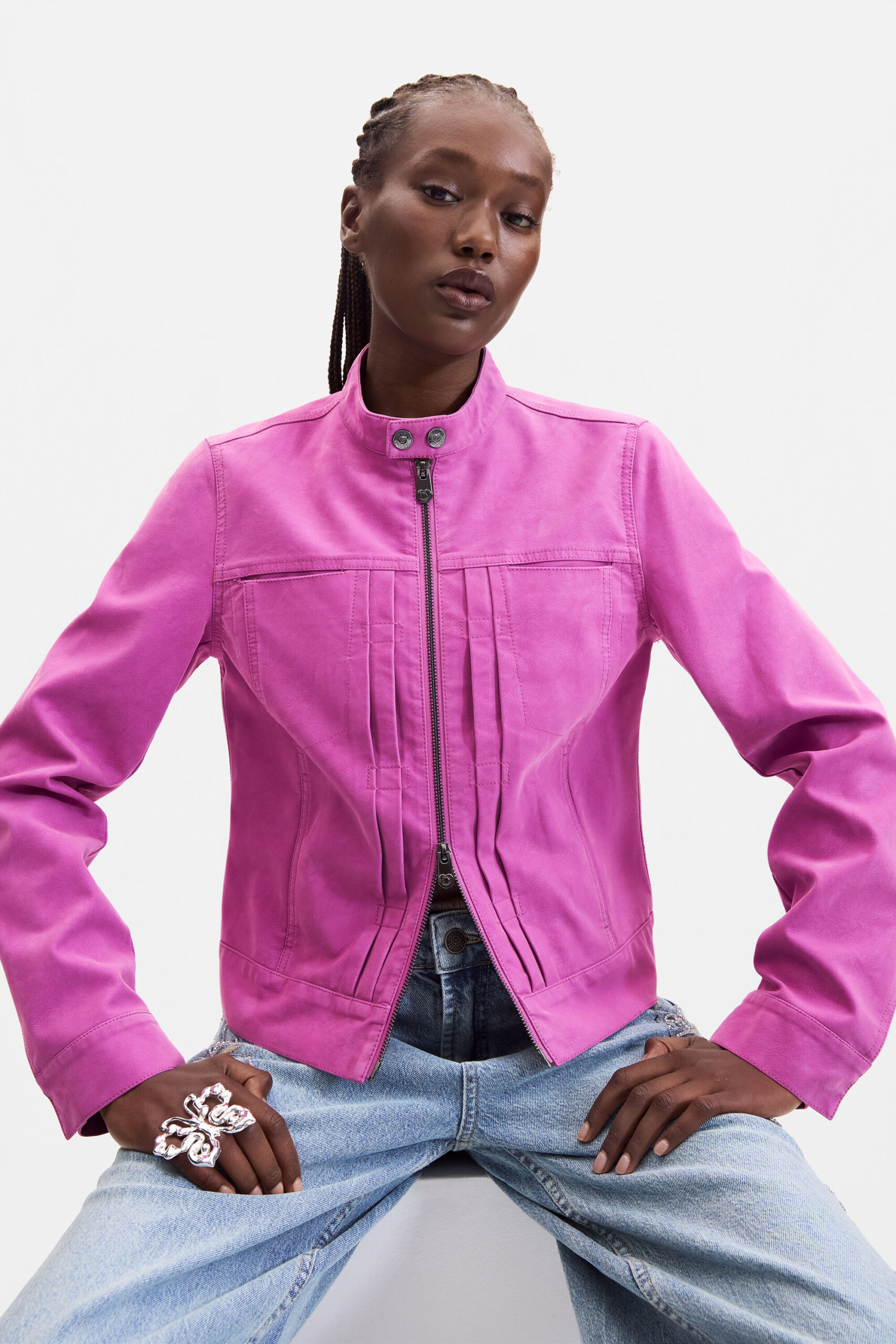 chaqueta efecto piel rosa