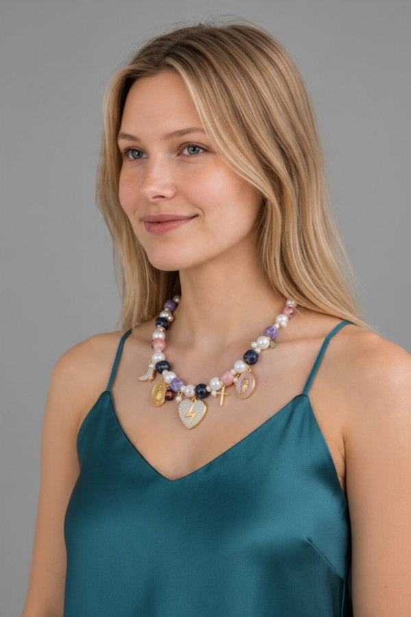 Collar amuleto
